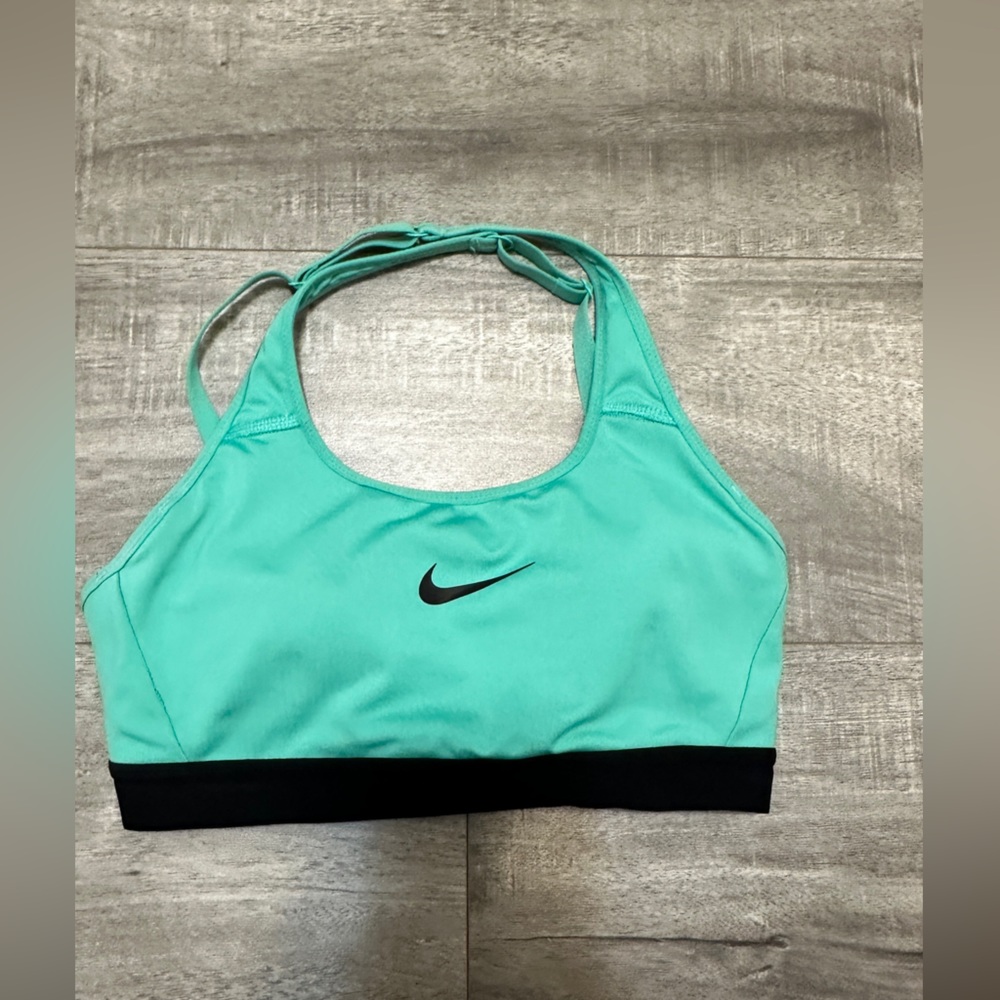 Nike criss cross sports bra - Small